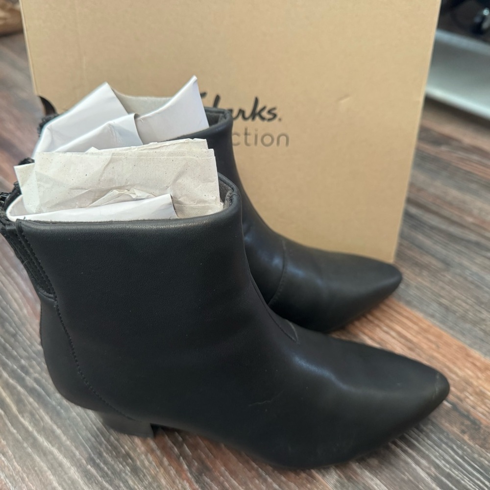 NIB Clarks Women's Teresa Fashion Ankle Bootie Black Leather Size 7M Block Heel